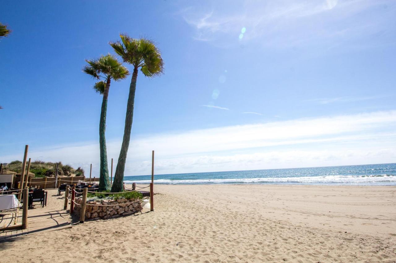 Perfectly Located Beachside Apartment In Elviria Марбеля Екстериор снимка
