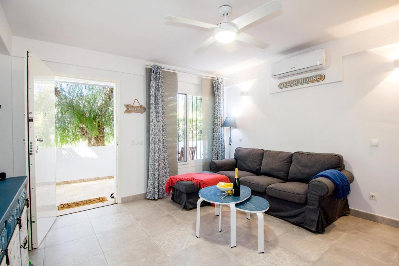 Perfectly Located Beachside Apartment In Elviria Марбеля Екстериор снимка