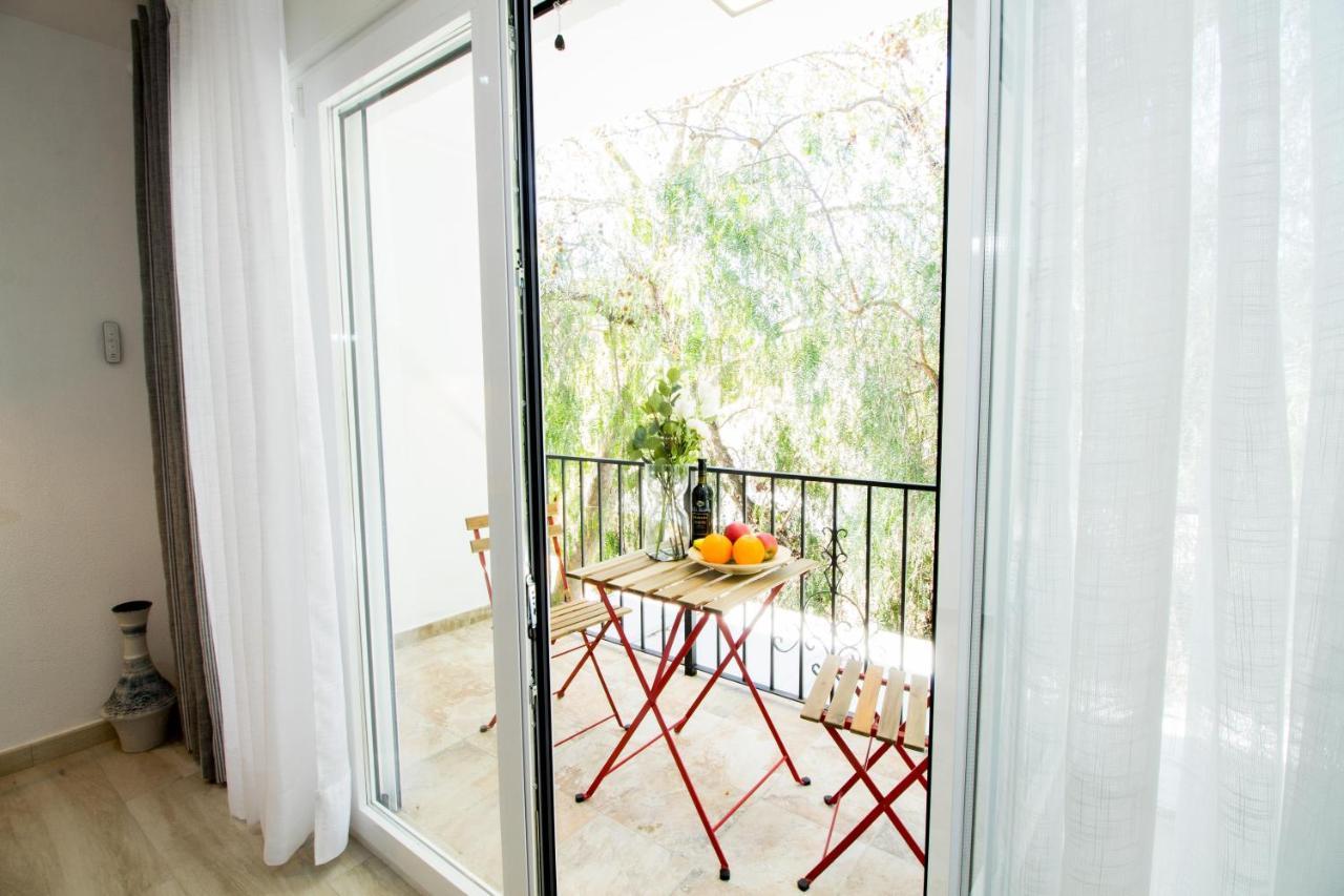 Perfectly Located Beachside Apartment In Elviria Марбеля Екстериор снимка