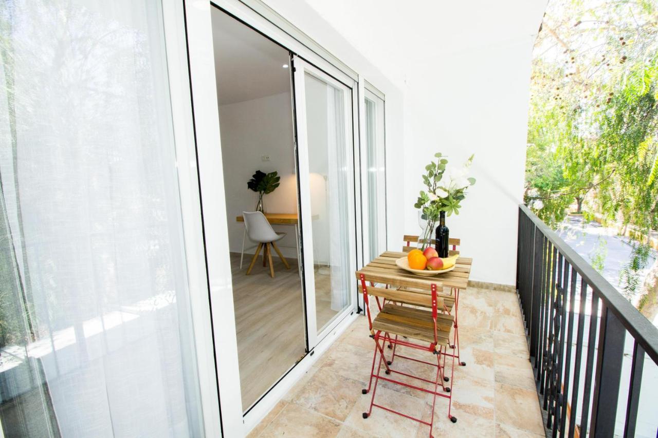 Perfectly Located Beachside Apartment In Elviria Марбеля Екстериор снимка
